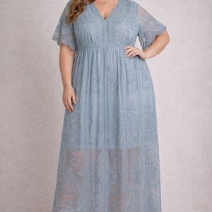 Chic Lace Maxi Dress in Soft Blue
